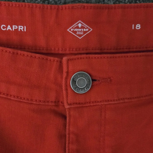 St. John's Bay Red Cropped Women's Pants Size 18 - Picture 4 of 4
